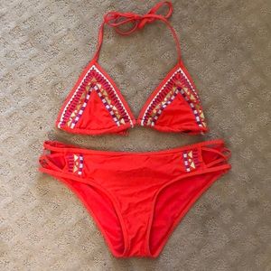 Cute suit!! Never been worn!!